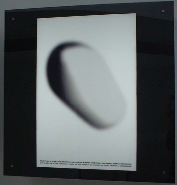 Antonio_Leal, Remedy #2, transparência e caixa de luz, 67x67x26 cm
