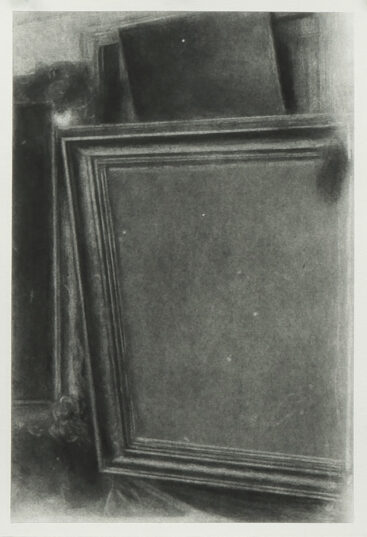 Pedro Pascoinho, Projection II, 2024, carvão sobre papel, 39x27 cm BD