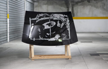 Frederico Ferreira aka FRED, Before Silence, 2025, vidro estilhaçado, 90x120x6 cm BD