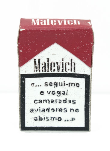 André Silva, Suprematismo de bolso, A pura sensação do vício I_A, 2026, tinta acrílica sobre tela de linho, 9x5,6x2,5 cm BD