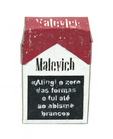 André Silva, Suprematismo de bolso, Grau zero do hábito II_A, 2026, tinta acrílica sobre tela de linho, 9x5,6x2,5 cm BD