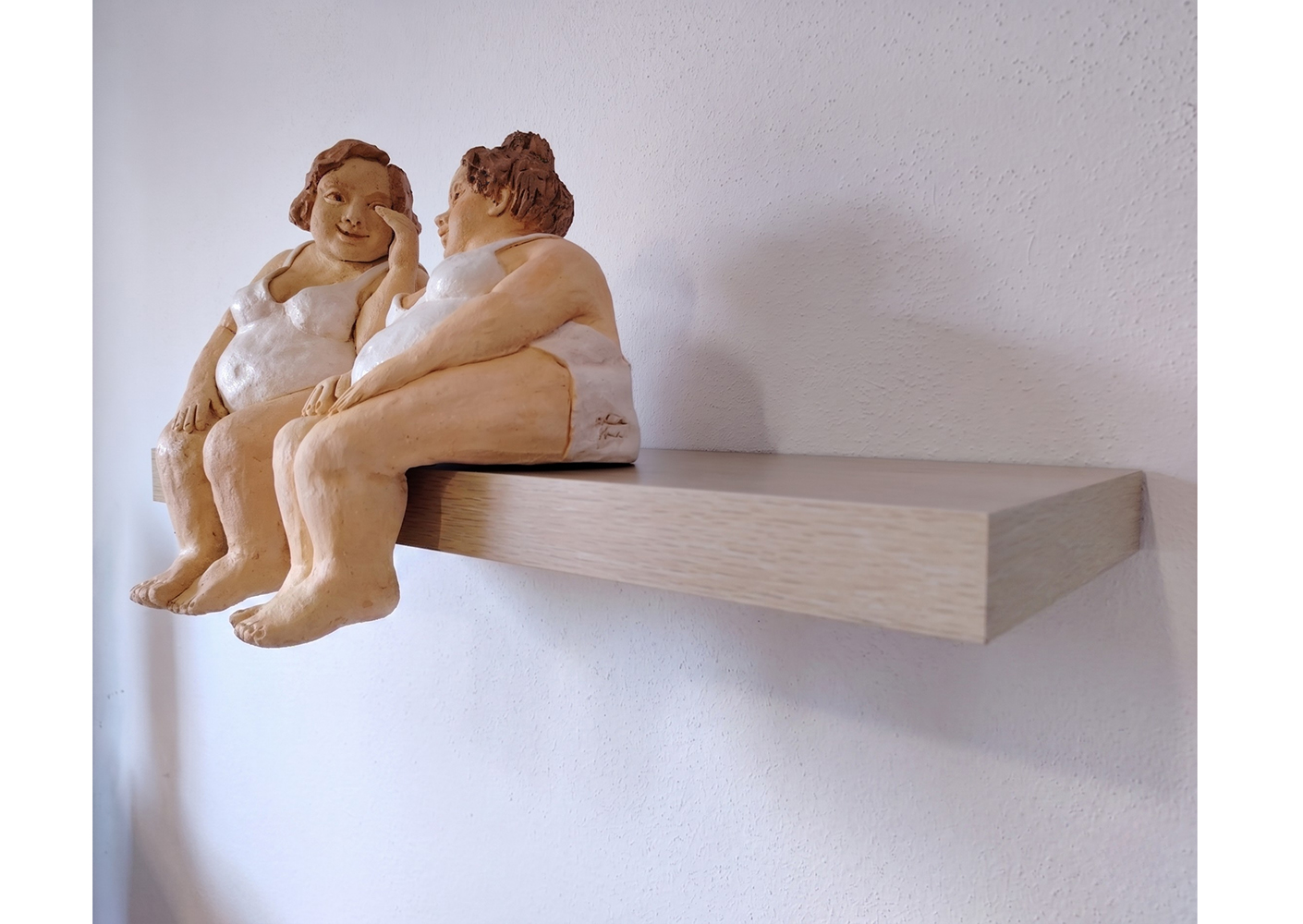 Cláudia Rocha, Gossip, 2026, grés patinado, 27x15x20 cm 3 BD