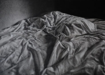 Jorge Abade, Cama velada #3, 2026, carvão e grafite em papel 200g, 29,7x42 cm BD