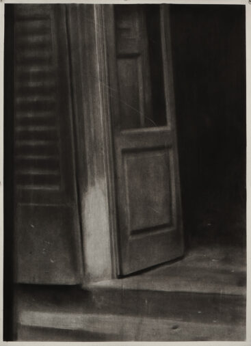 Pedro Pascoinho, Entrance I, 2026, carvão sobre papel, 81,5x112,5 cm BD