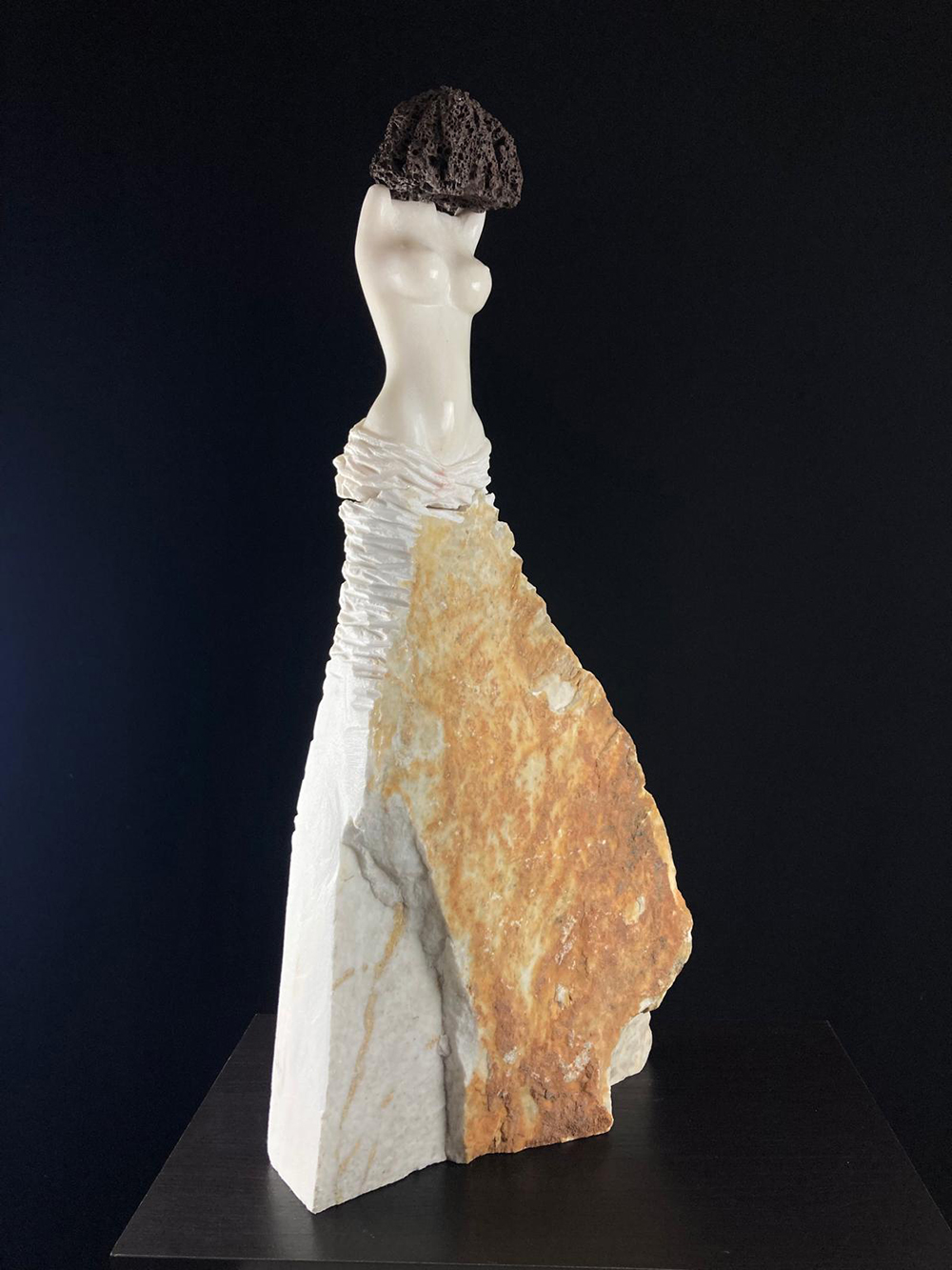 Plácido, Sem título, sem data, rocha vulcânica e mármores, 79x34x10 cm BD